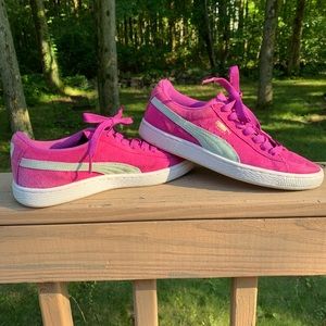 Pink suede Pumas. GUC. Sz 6.5 womens. Also fits 4.5Y